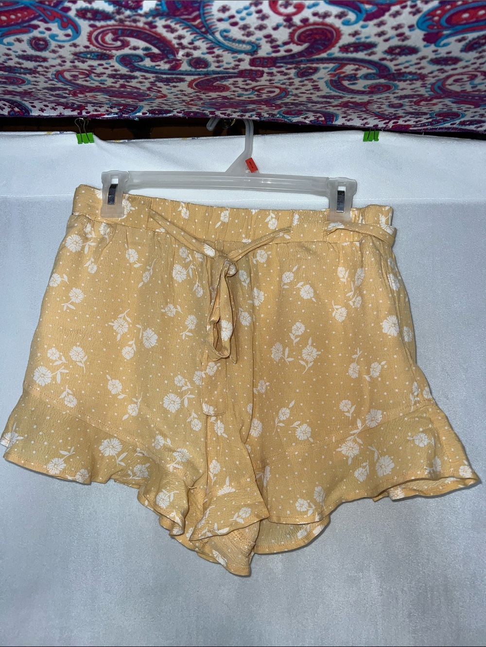NWT Forever 21 Large Women’s Yellow Floral Ruffle Tie-Waist Shorts